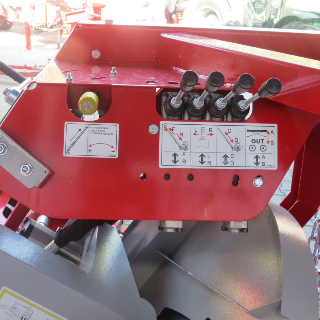 SAF-X-CUT  707 mit schwenkbarem Förderband 3