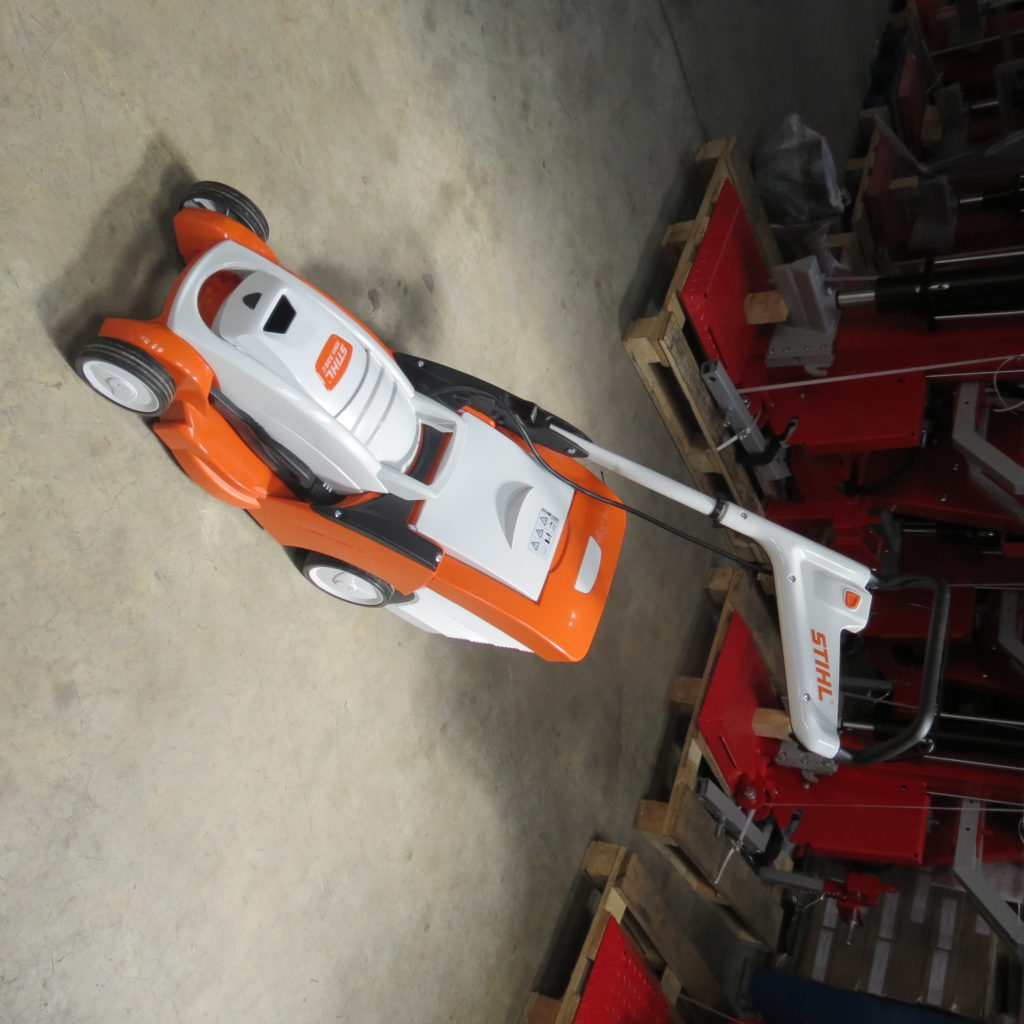STIHL RMA 339 C AKKU – RASENMÄHER  mit Akku AK 20 und Ladegerät AL 101 1