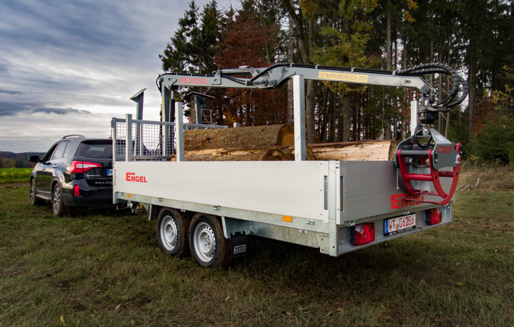 Hirth PKW Tandem-Forstanhänger mit Kran 1