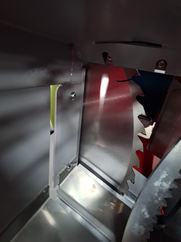 SAF-X-CUT  707 mit schwenkbarem Förderband 4