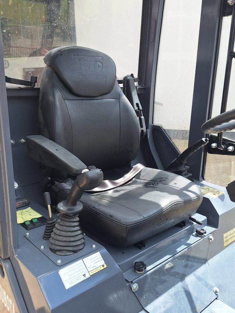 Toyo Radlader 836 III mit Kabine 6