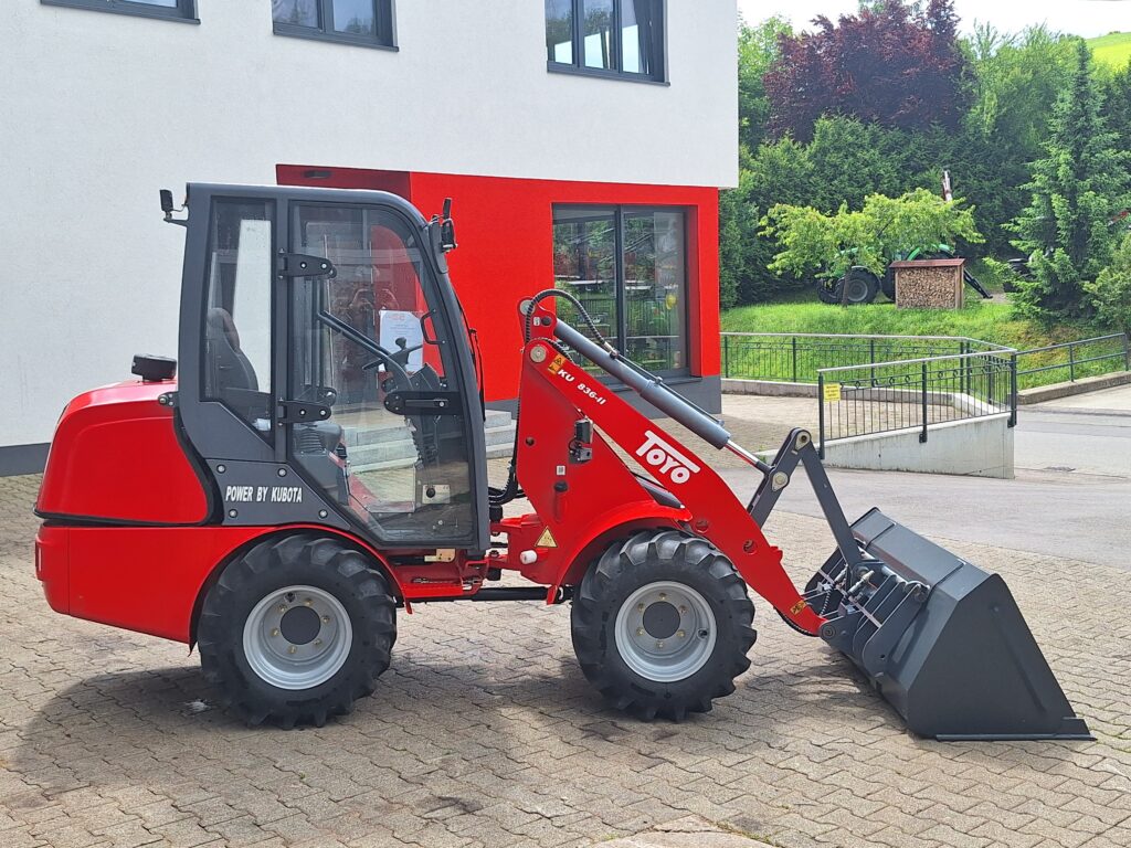 Toyo Radlader 836 III mit Kabine 1