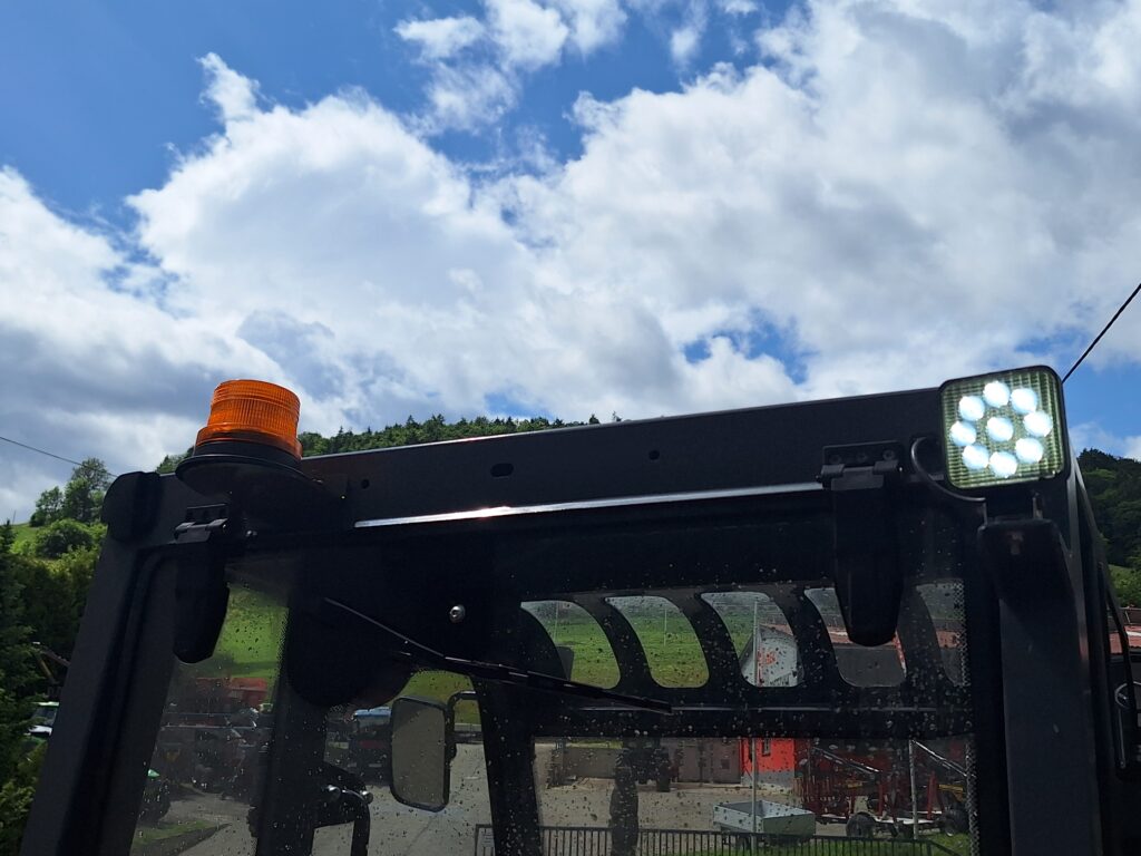 Toyo Radlader 836 III mit Kabine 10