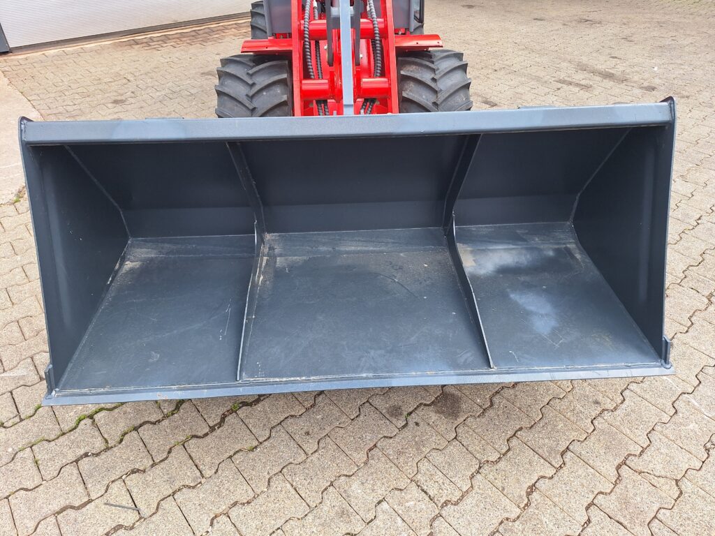 Toyo Radlader 836 III mit Kabine 14