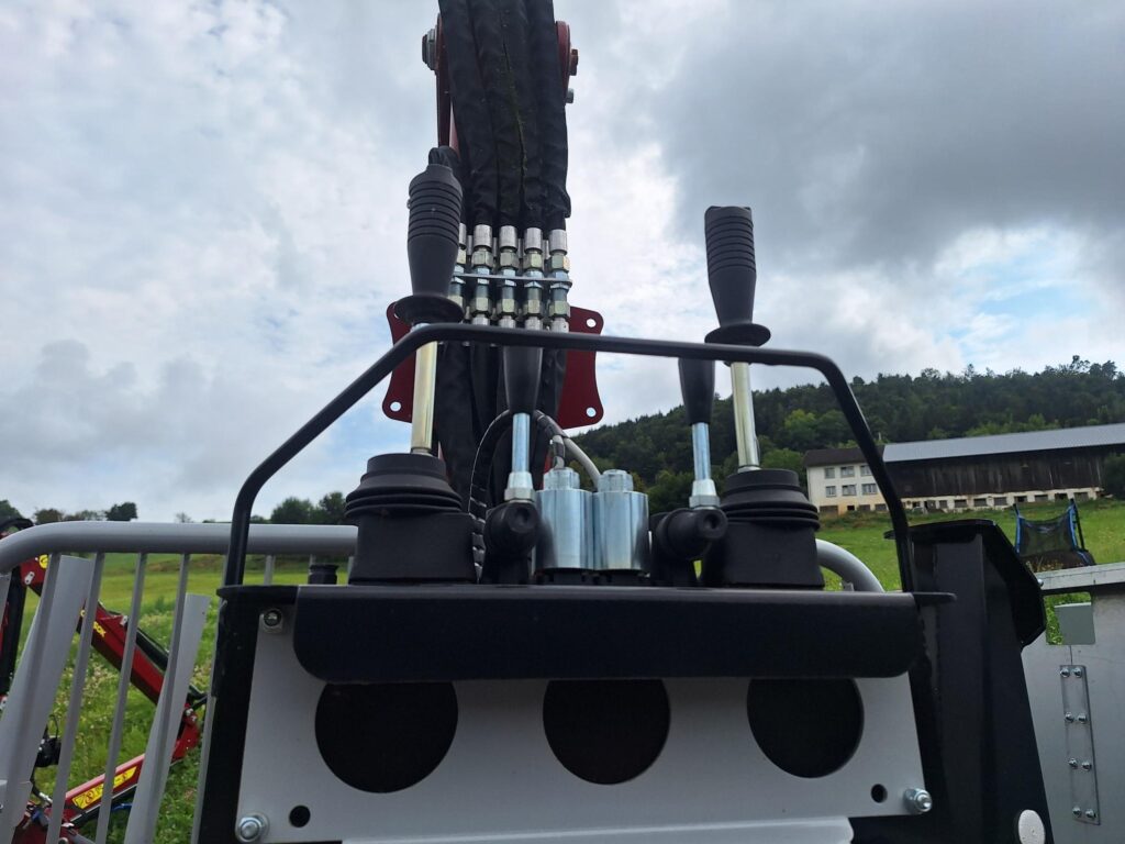Tajfun Rückewagen GAP 140 mit DOT 50 K Kran 3