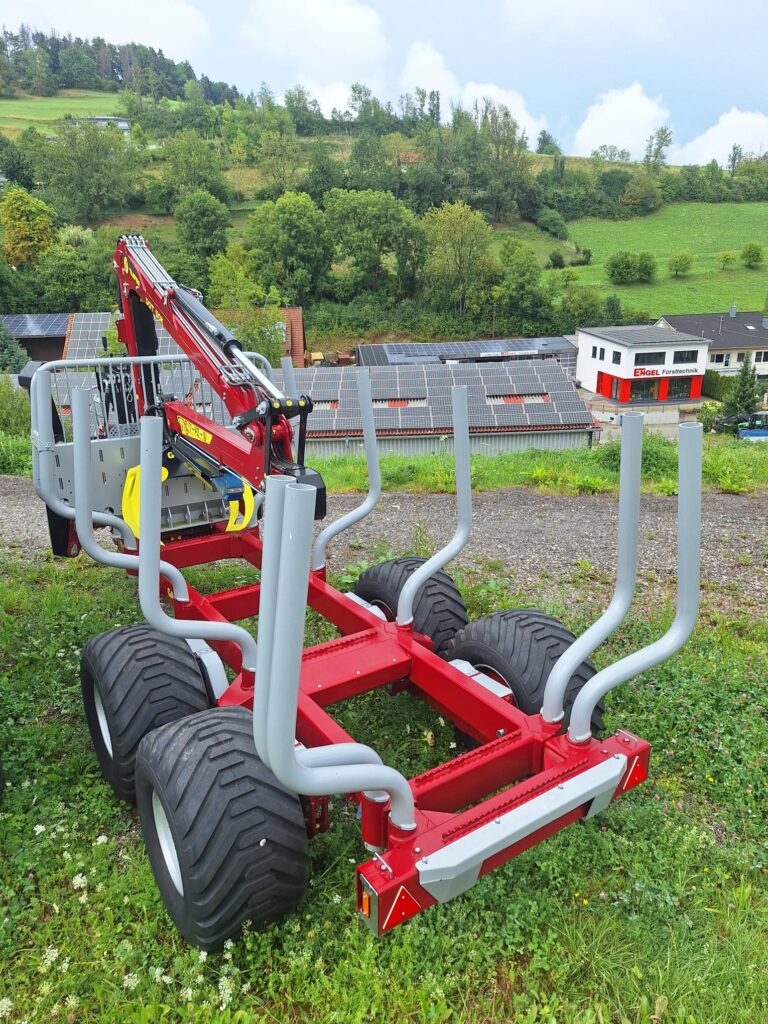 Tajfun Rückewagen GAP 140 mit DOT 50 K Kran 2